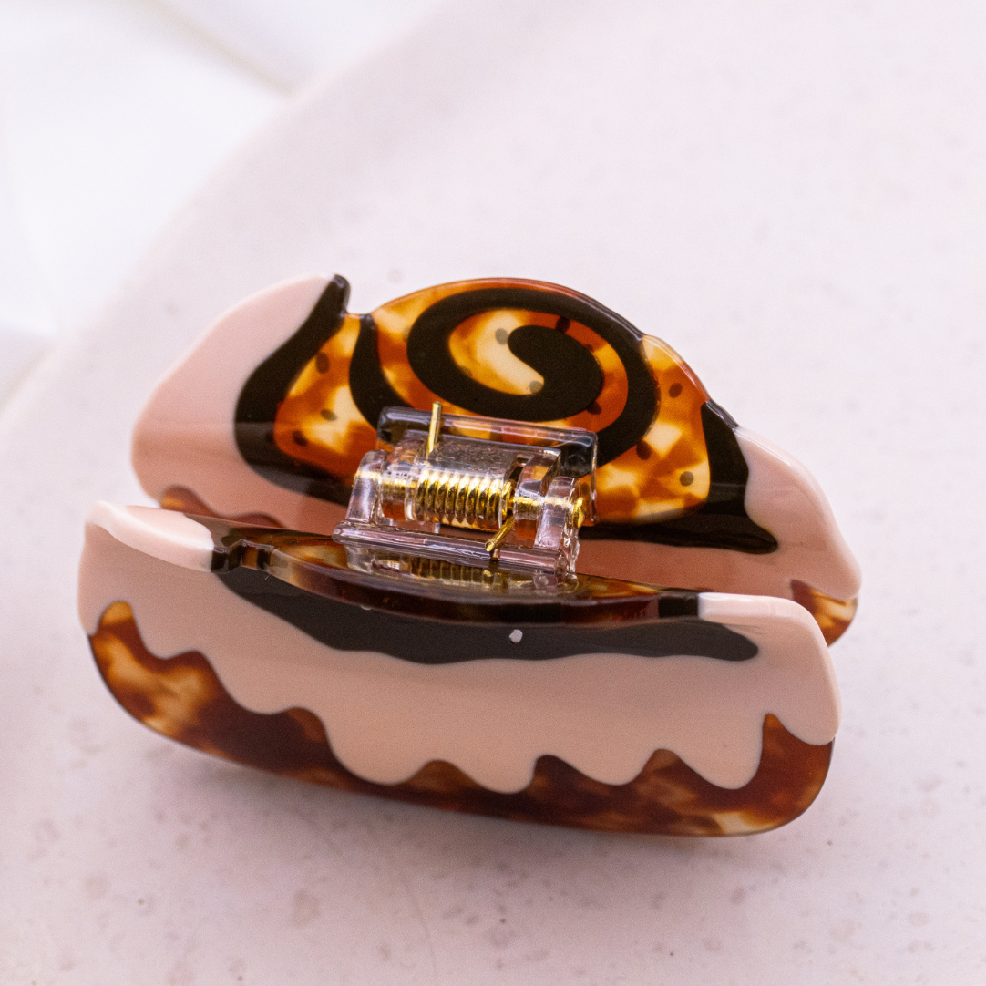 Haarklammer Zimtschnecke Haarkralle Schweden - Hairclip witziges Haaraccessoire – Ansicht 3 von 9