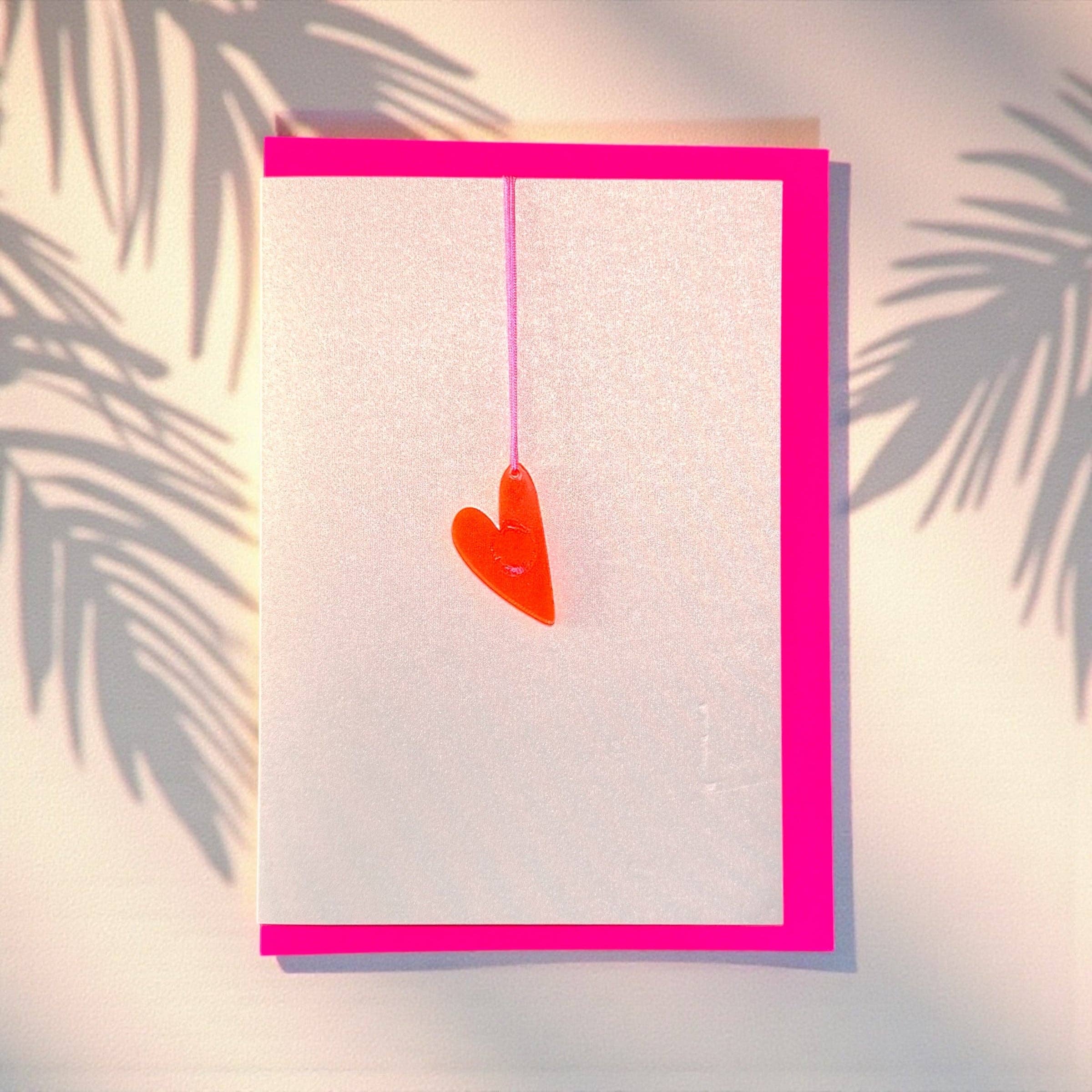 Karte "Häng mich glücklich" Herz neonpink