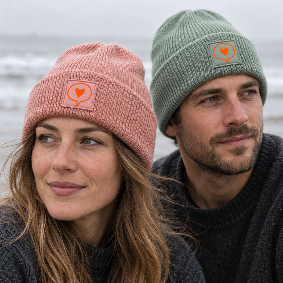 Beanie mit Herzlogo – Rosé/Nude, Mint & Hellblau 2 people