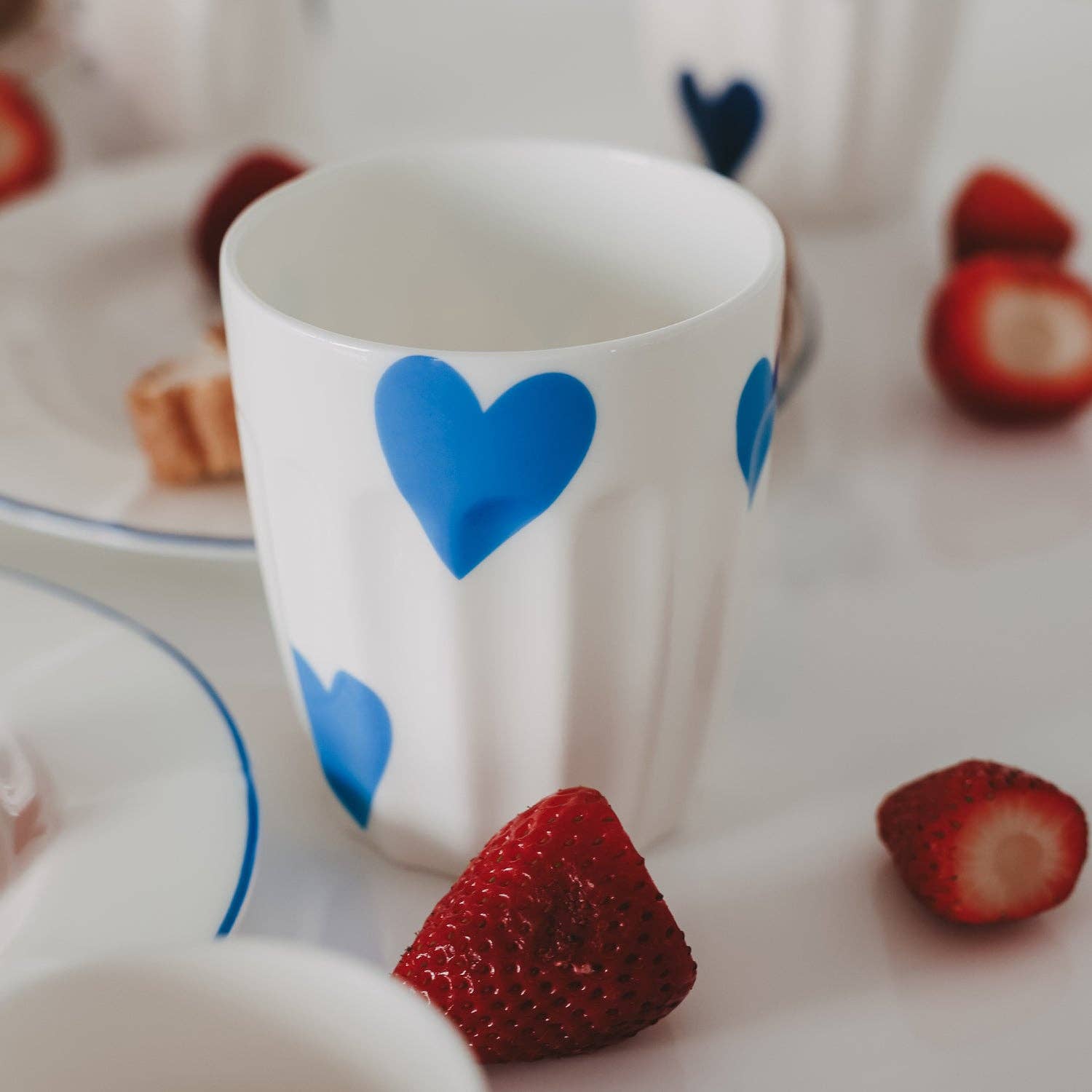 Herz Becher Hellblau Fine Bone – Kaffeetasse mit Herzen | Geschenk für Sie