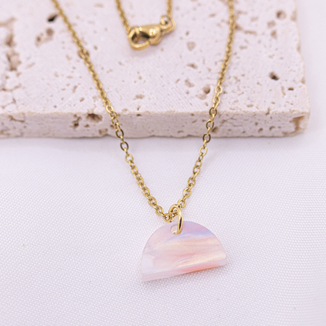 Halskette Halbkreis Acryl rosa weiß Schimmer - 18k vergoldet leichte Kette Kreis – Ansicht 4 von 5