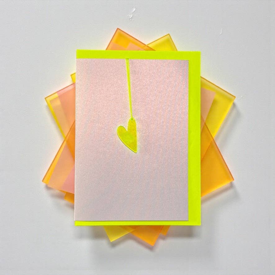 Karte "Häng mich glücklich" Herz neon gelb