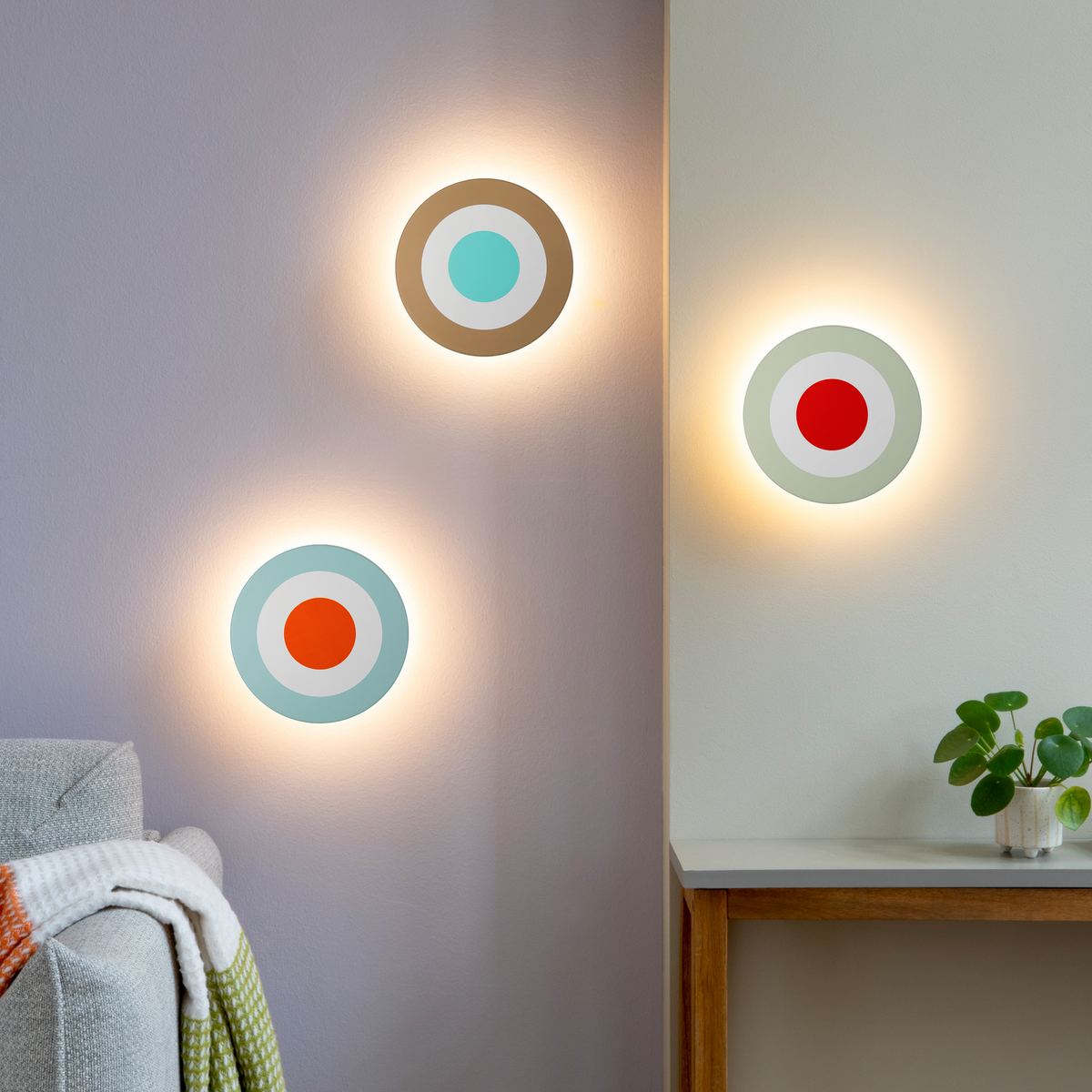 DOT – LED-Akku-Wandleuchte in Orange oder Blau