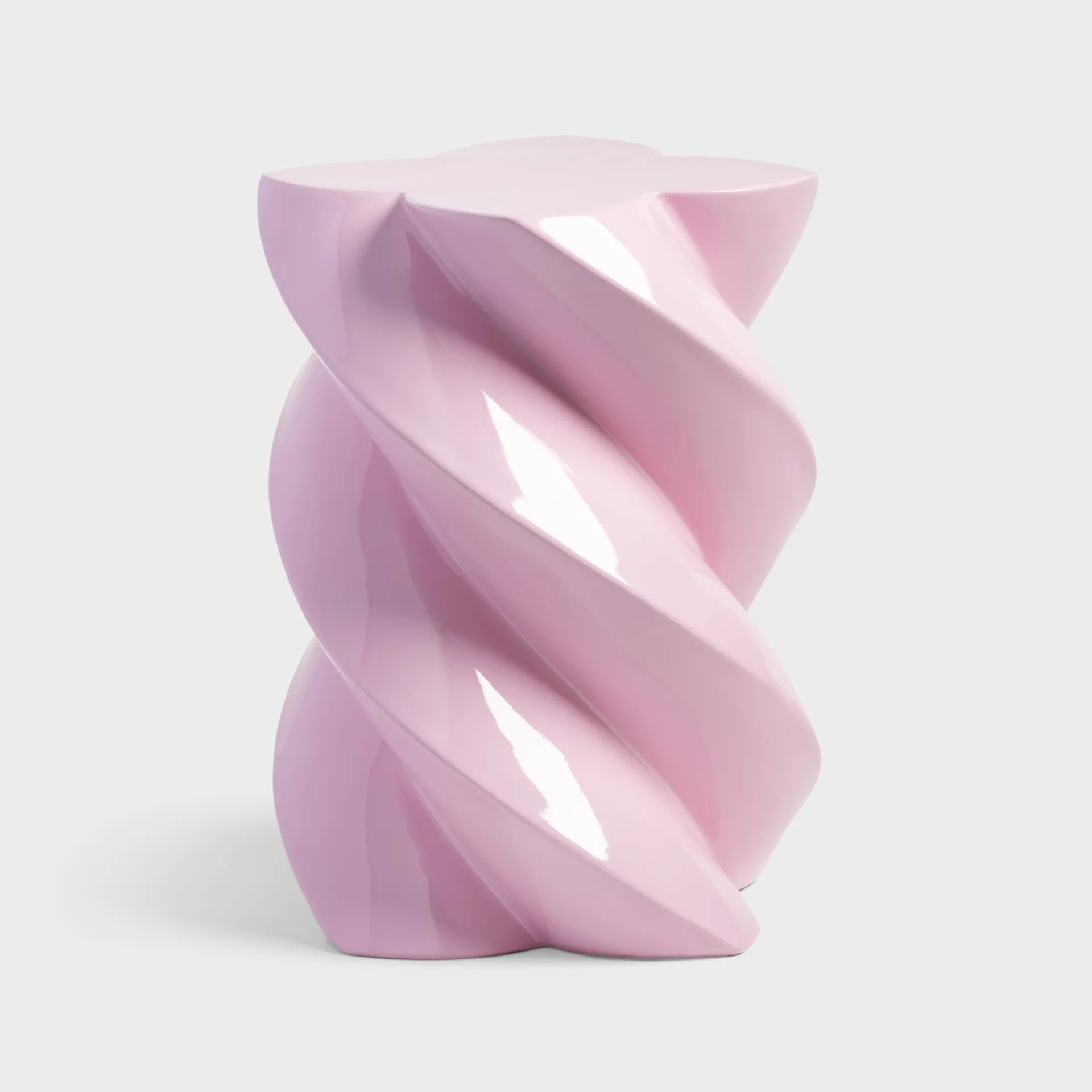 Pillar marshmallow candy lilac, Beistelltisch