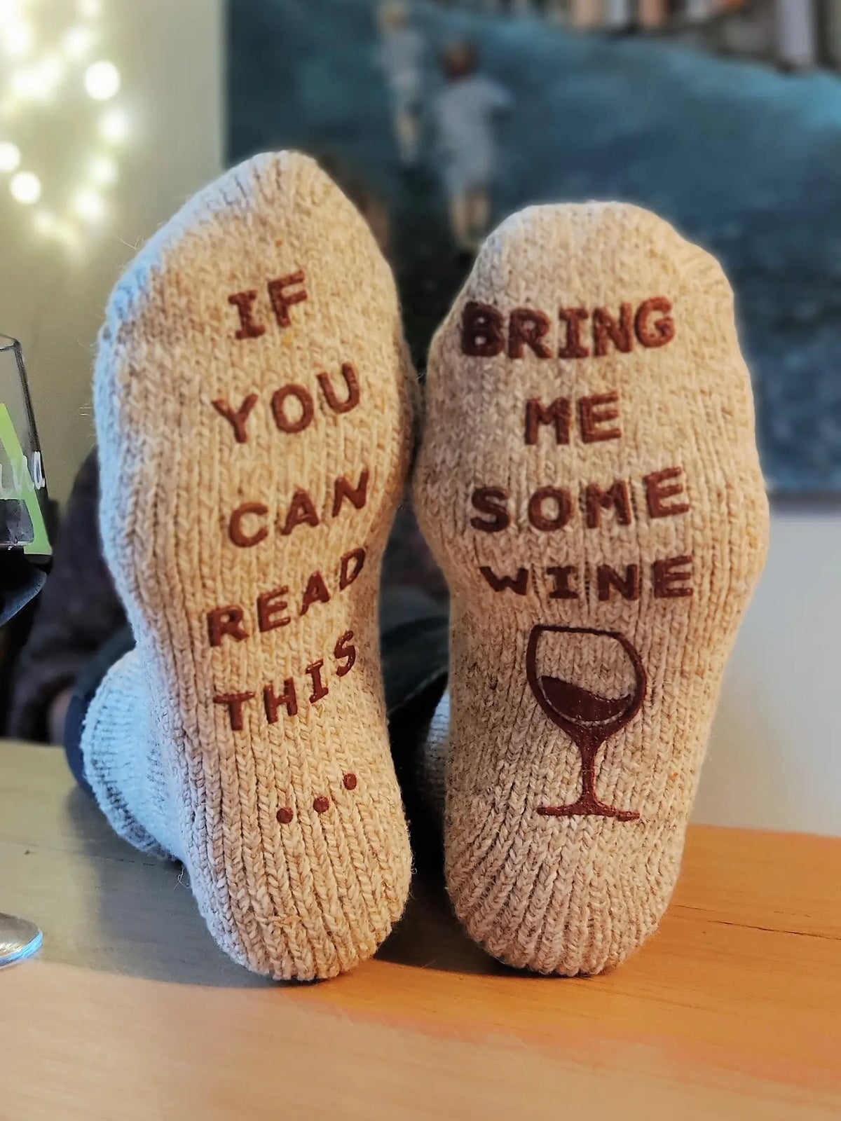 Bring me some wine – Stoppersocken in Creme