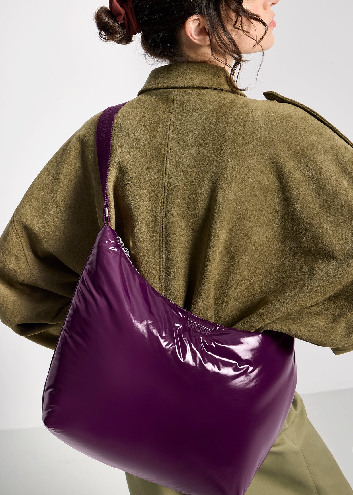 Wouf Hobo Bag – Glossy, recyceltes Nylon, 42 cm – Ansicht 1 von 3
