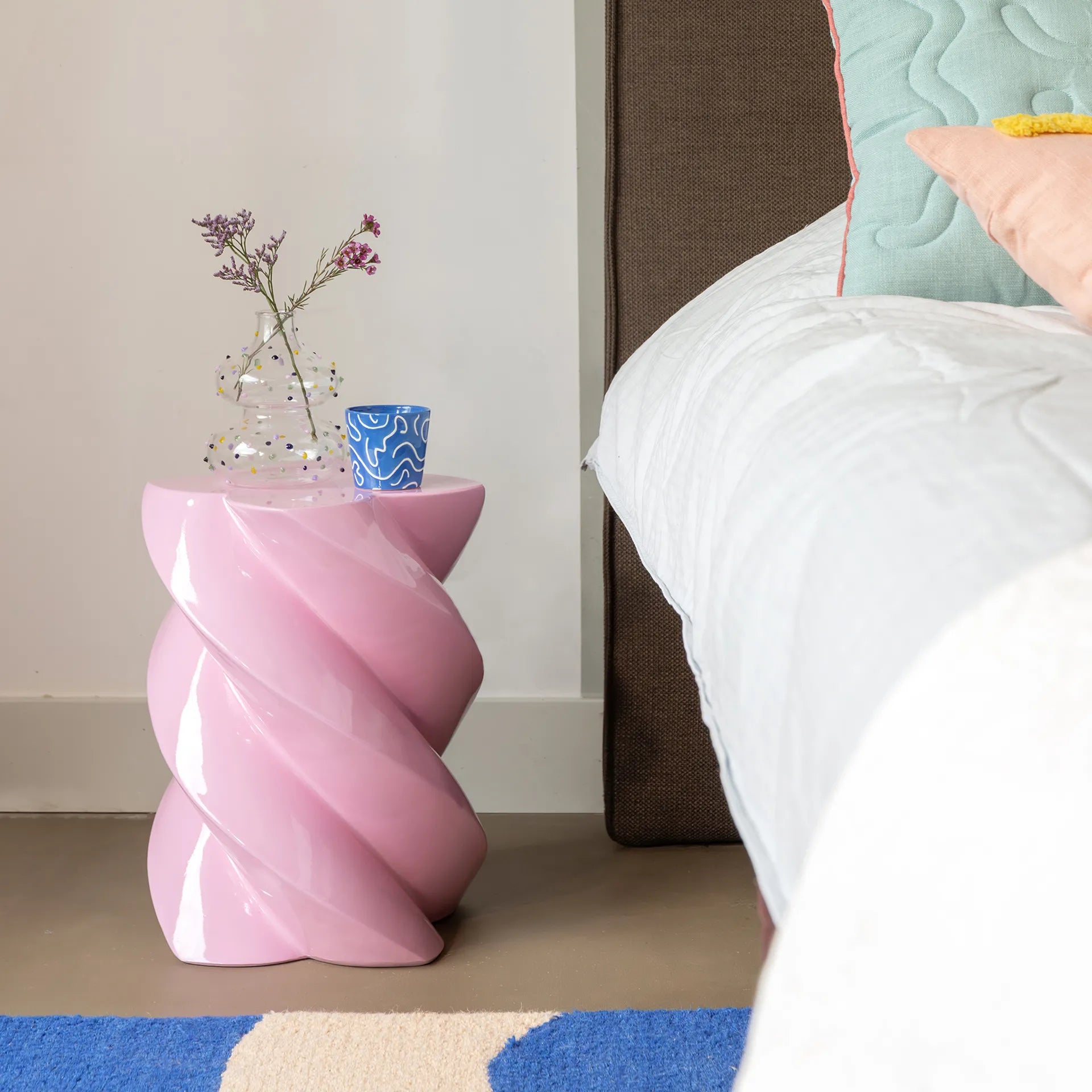 Pillar marshmallow candy lilac, Beistelltisch 2