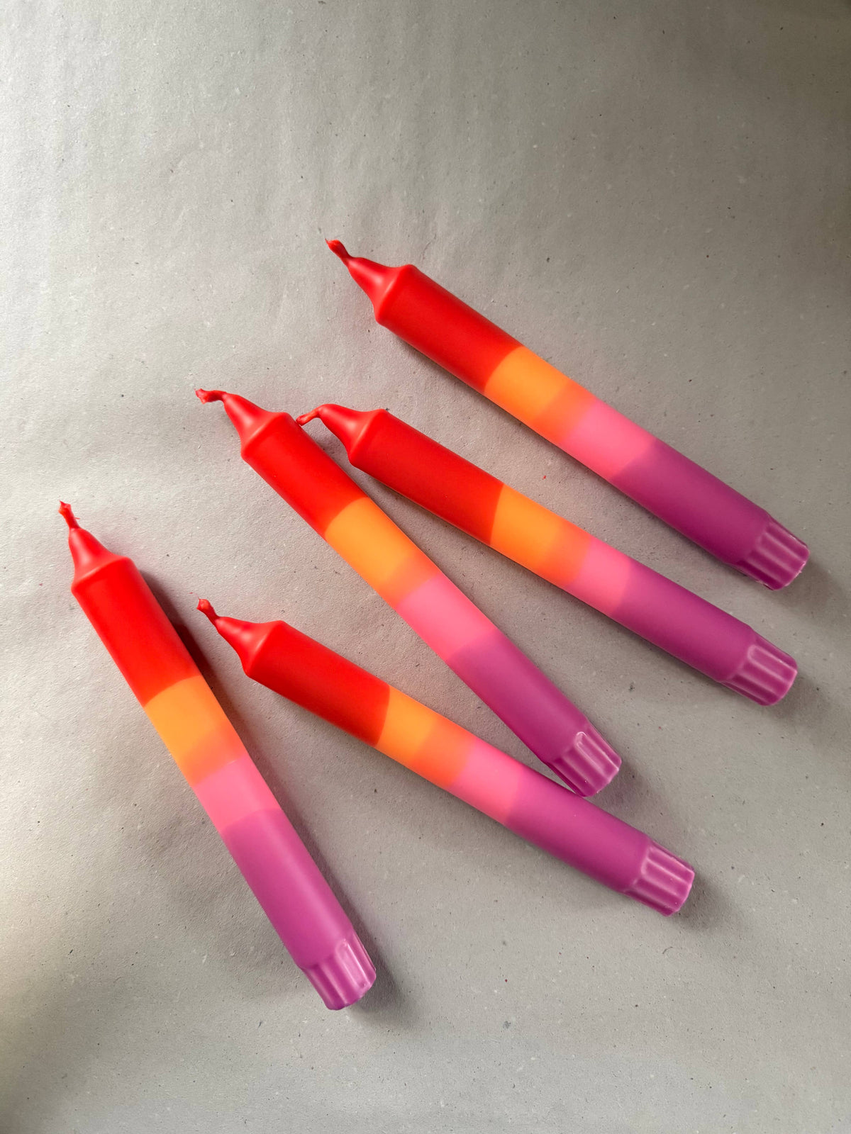 Dip Dye Kerzen 3er-Set – Rot/Neonorange/Neonpink/Lila