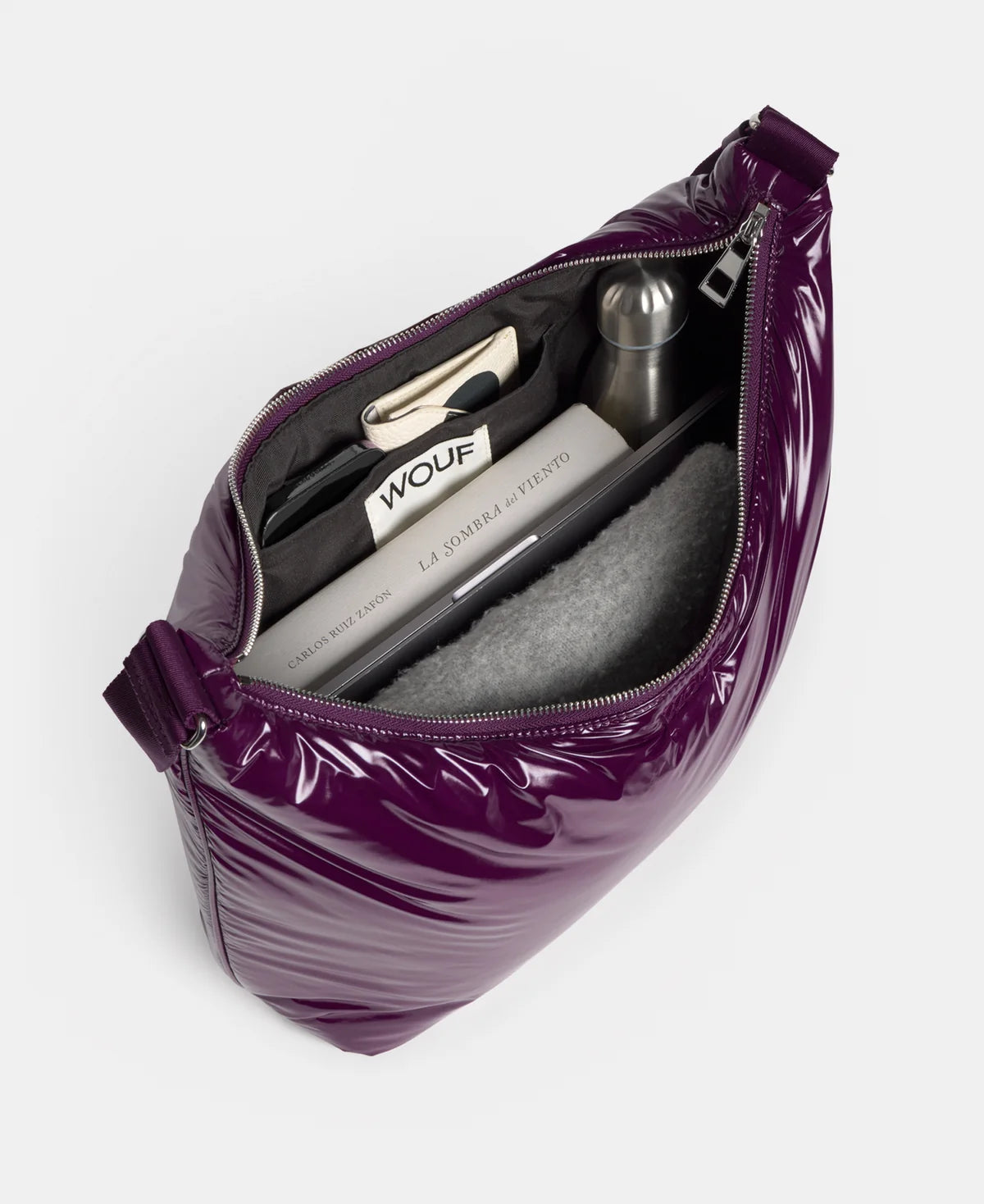 Wouf Hobo Bag – Glossy, recyceltes Nylon, 42 cm – Ansicht 3 von 3