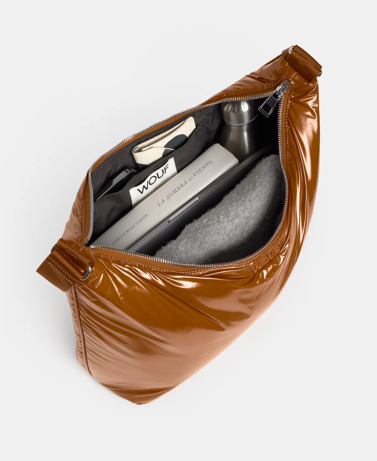 Wouf Hobo Bag – Glossy, recyceltes Nylon, 42 cm – Ansicht 2 von 3
