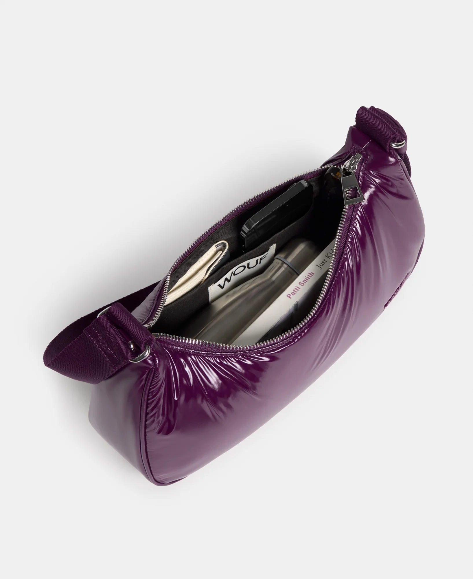 Wouf Plum Crossbody Bag – Glossy Umhängetasche Plum 33×14×8 cm Detail